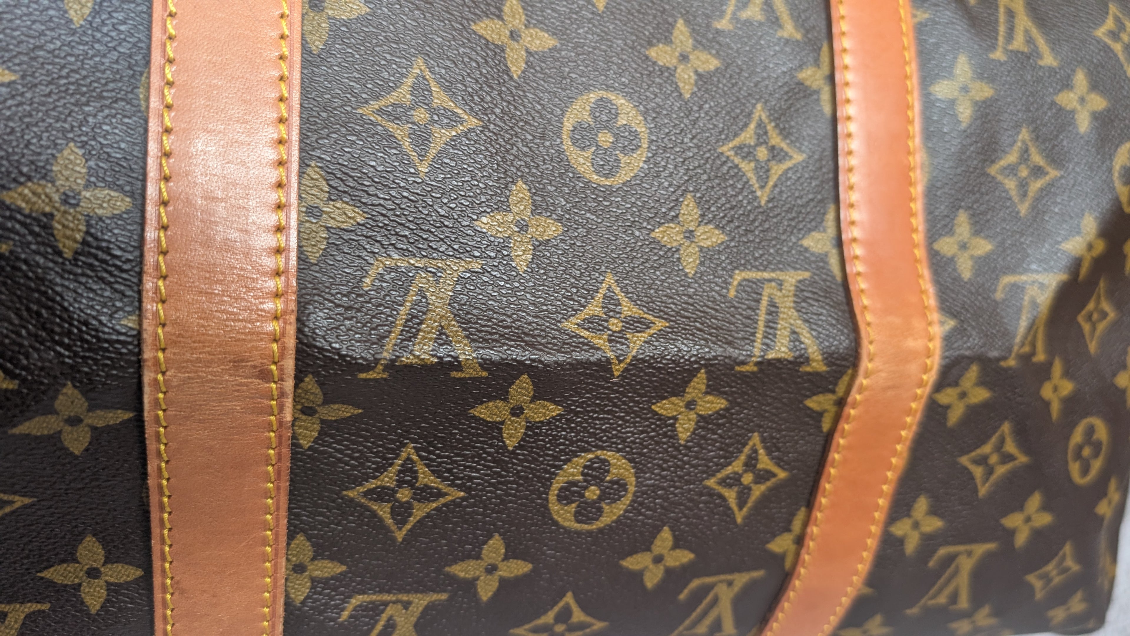 showing other side condition Pre-Owned Louis Vuitton Keepall 45 Sac Souple Model Duffle bag