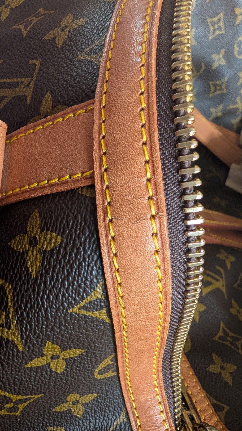 showing zip Pre-Owned Louis Vuitton Keepall 45 Sac Souple Model Duffle bag