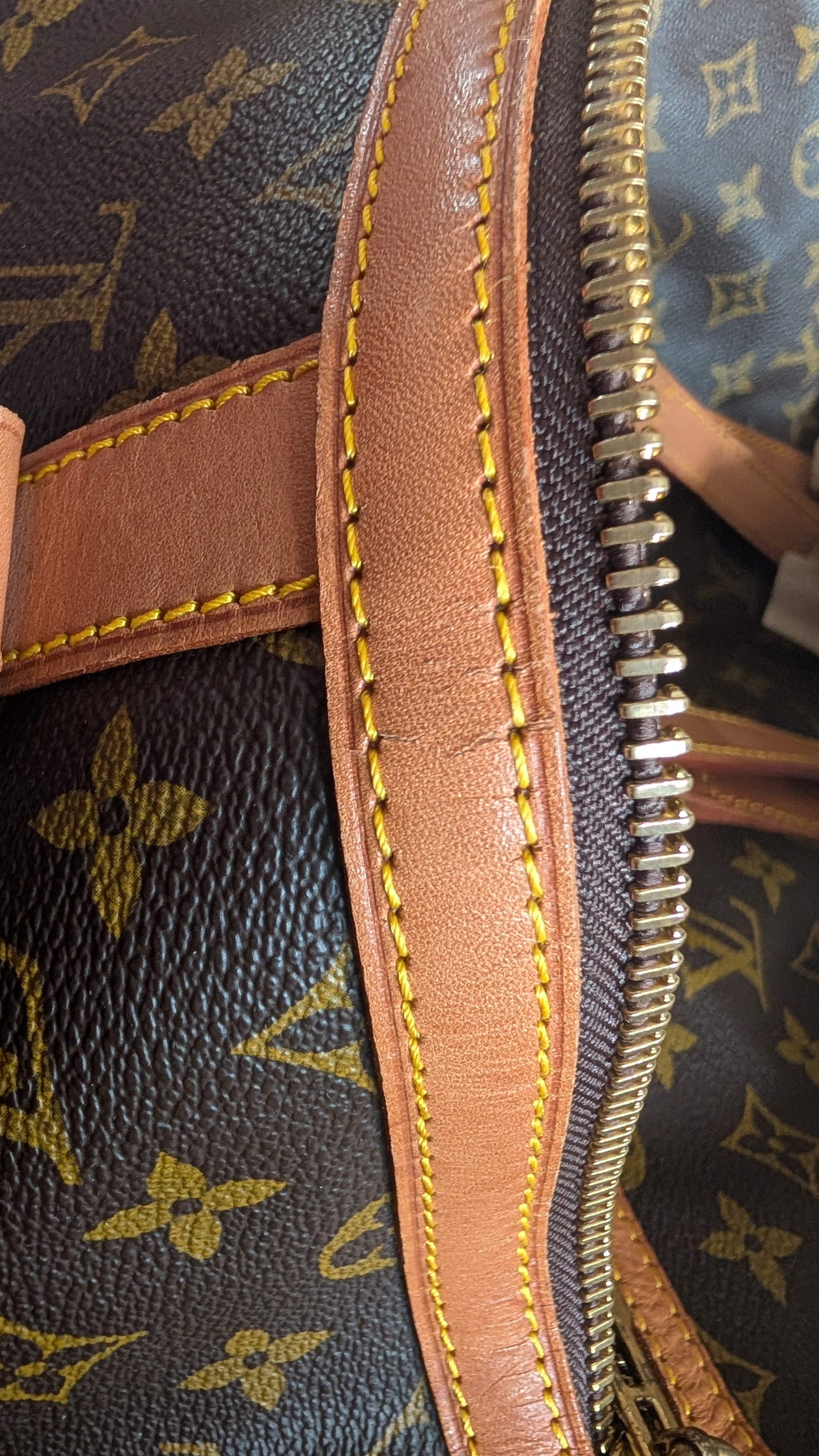 showing zip Pre-Owned Louis Vuitton Keepall 45 Sac Souple Model Duffle bag