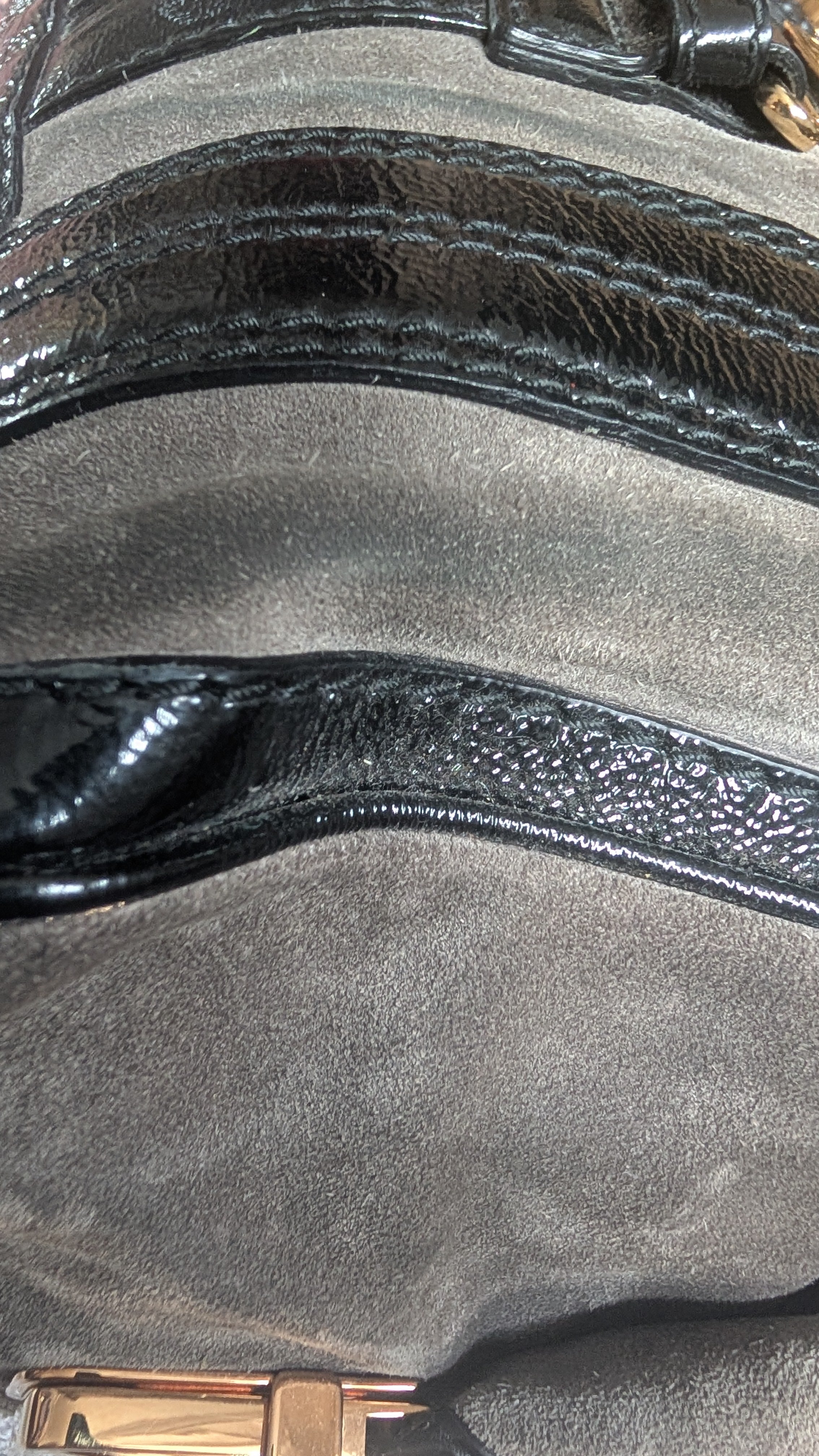 condition of Pre-Owned Gucci Grey Suede Aviatrix Boston Bag