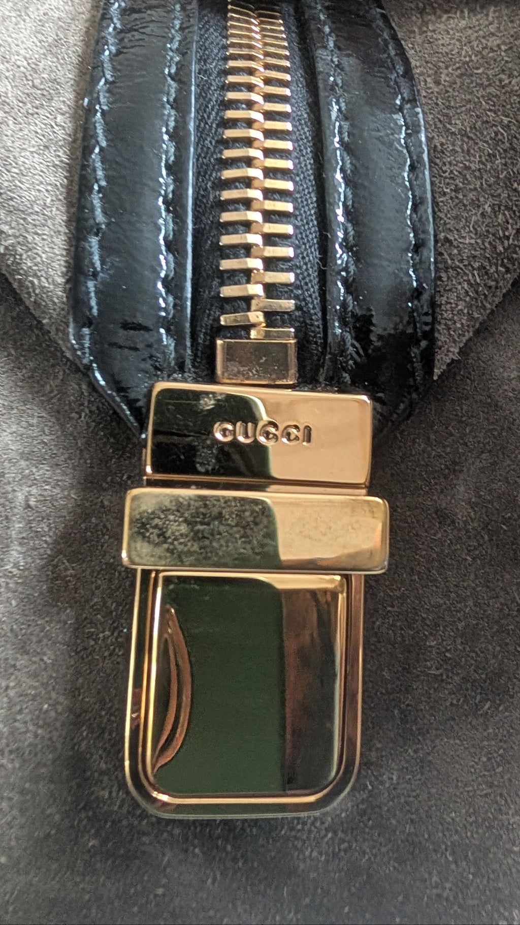 gold hardware4 Pre-Owned Gucci Grey Suede Aviatrix Boston Bag