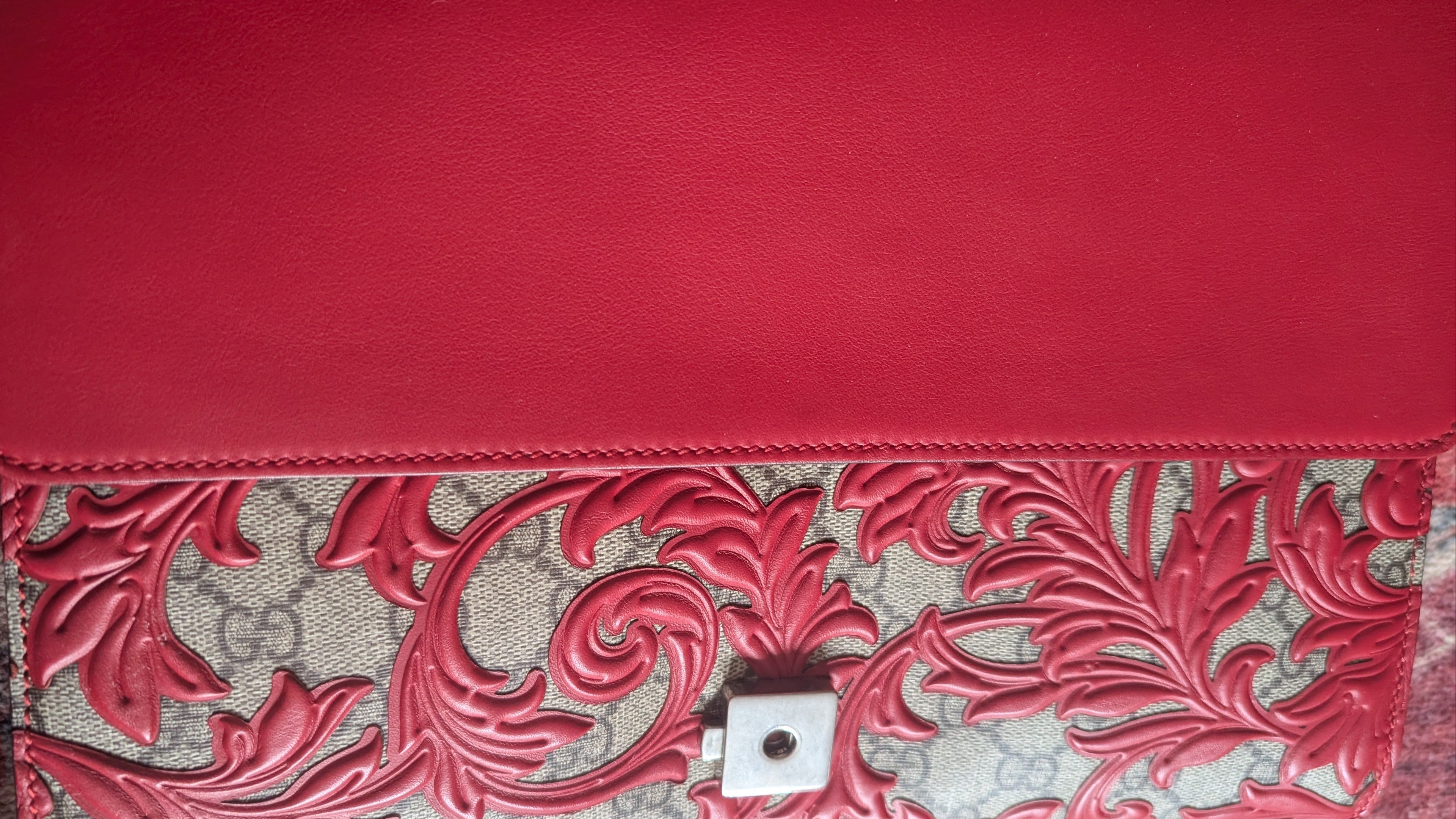 front flap Pre-Owned Gucci GG Coated Canvas Supreme and Leather Arabesque Medium Dionysus Bag