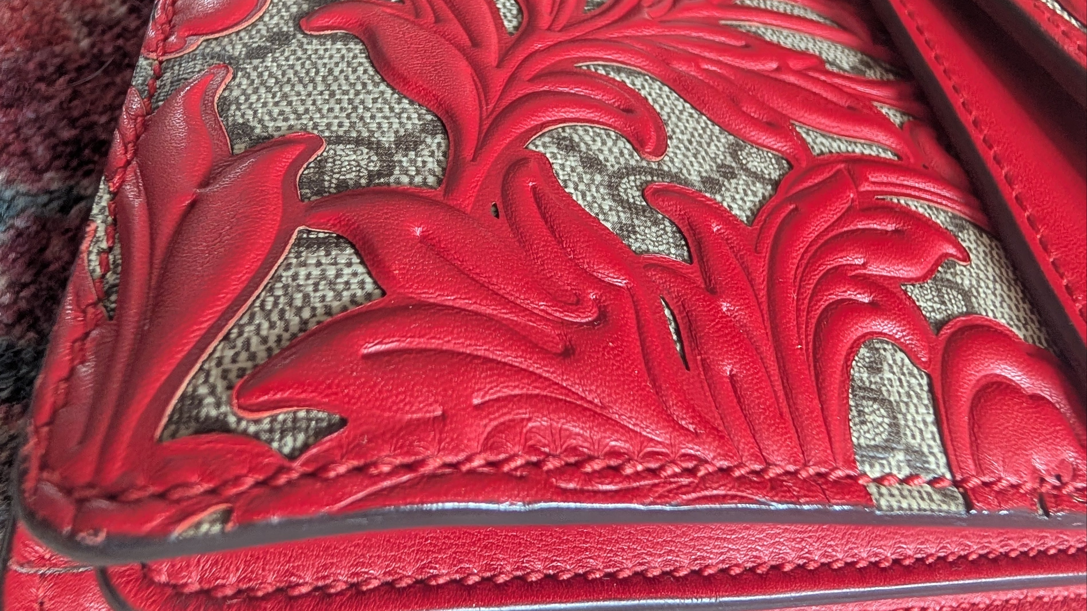 xondition Pre-Owned Gucci GG Coated Canvas Supreme and Leather Arabesque Medium Dionysus Bag