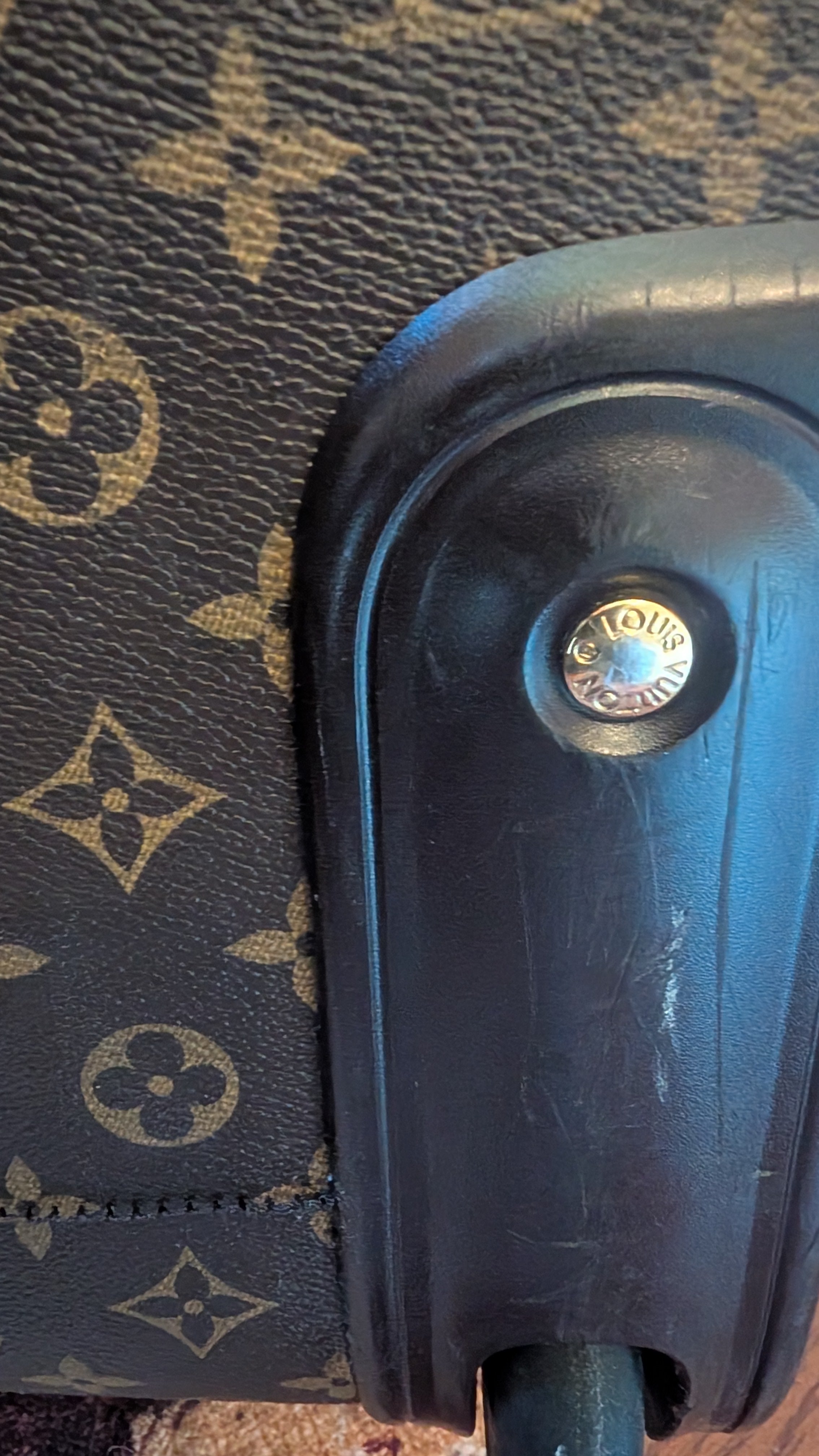 wheel scuffs 2 Pre-Owned Louis Vuitton Monogram Eole 55 Travel Bag Carry Case