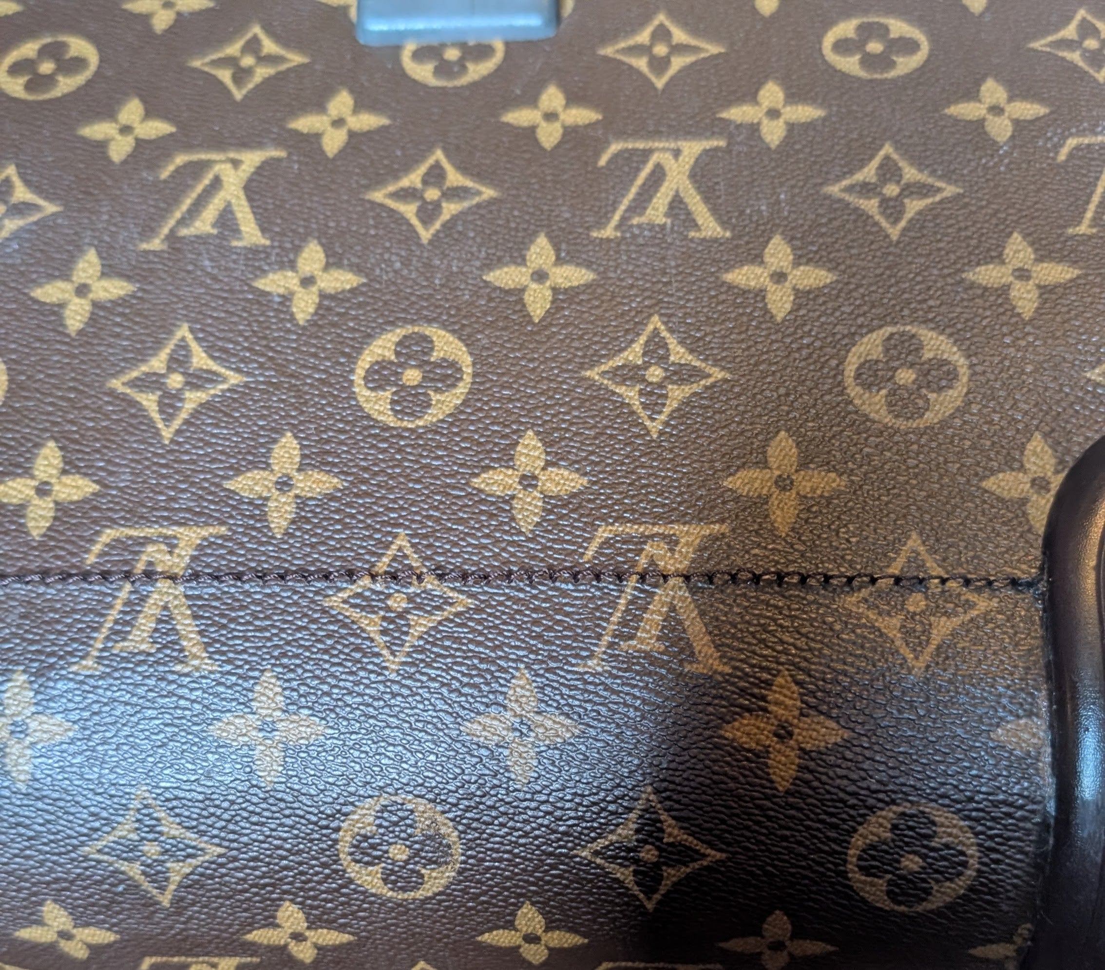 showing damage Pre-Owned Louis Vuitton Monogram Eole 55 Travel Bag Carry Case.