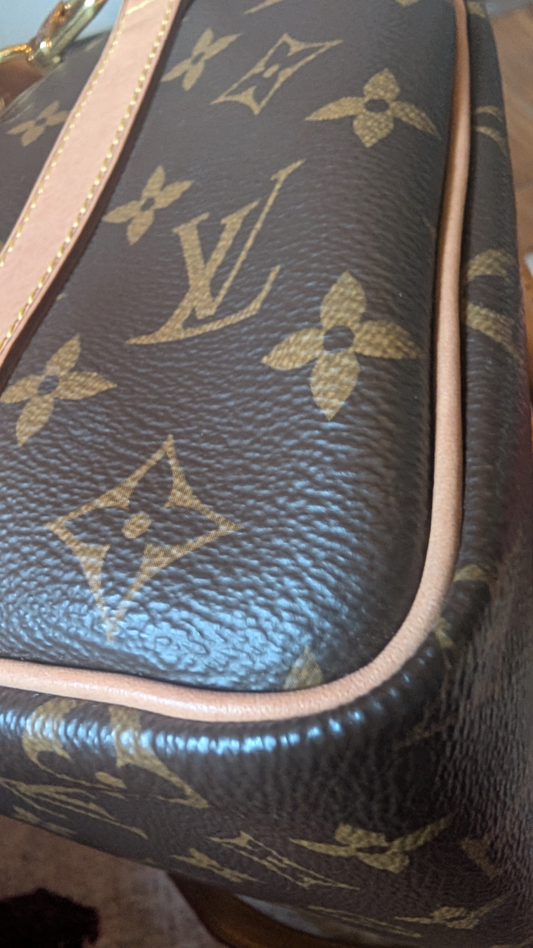 corner 4 Pre-Owned Louis Vuitton Speedy 25 Bandoulière – Monogram Canvas