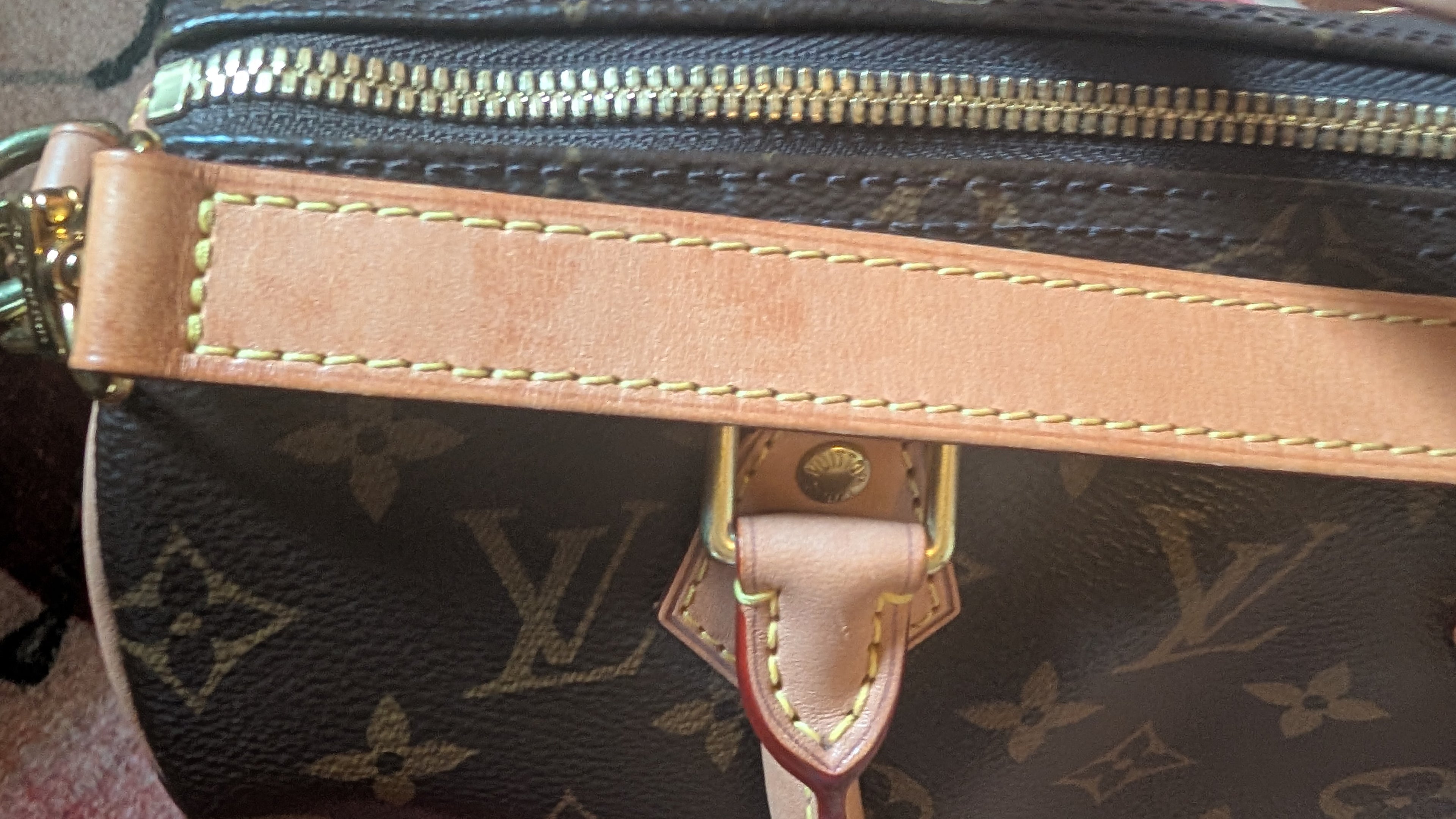 mark on handle Pre-Owned Louis Vuitton Speedy 25 Bandoulière – Monogram Canvas