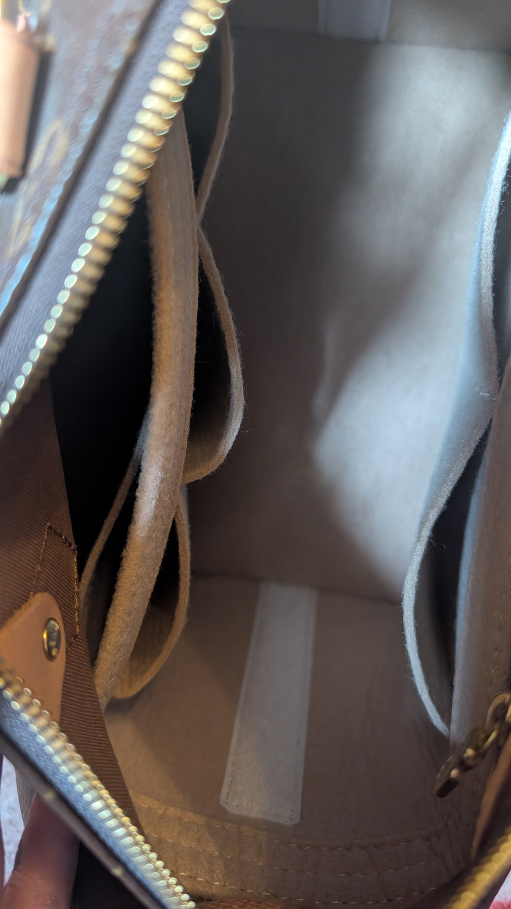 inside conditiin Pre-Owned Louis Vuitton Speedy 25 Bandoulière – Monogram Canvas