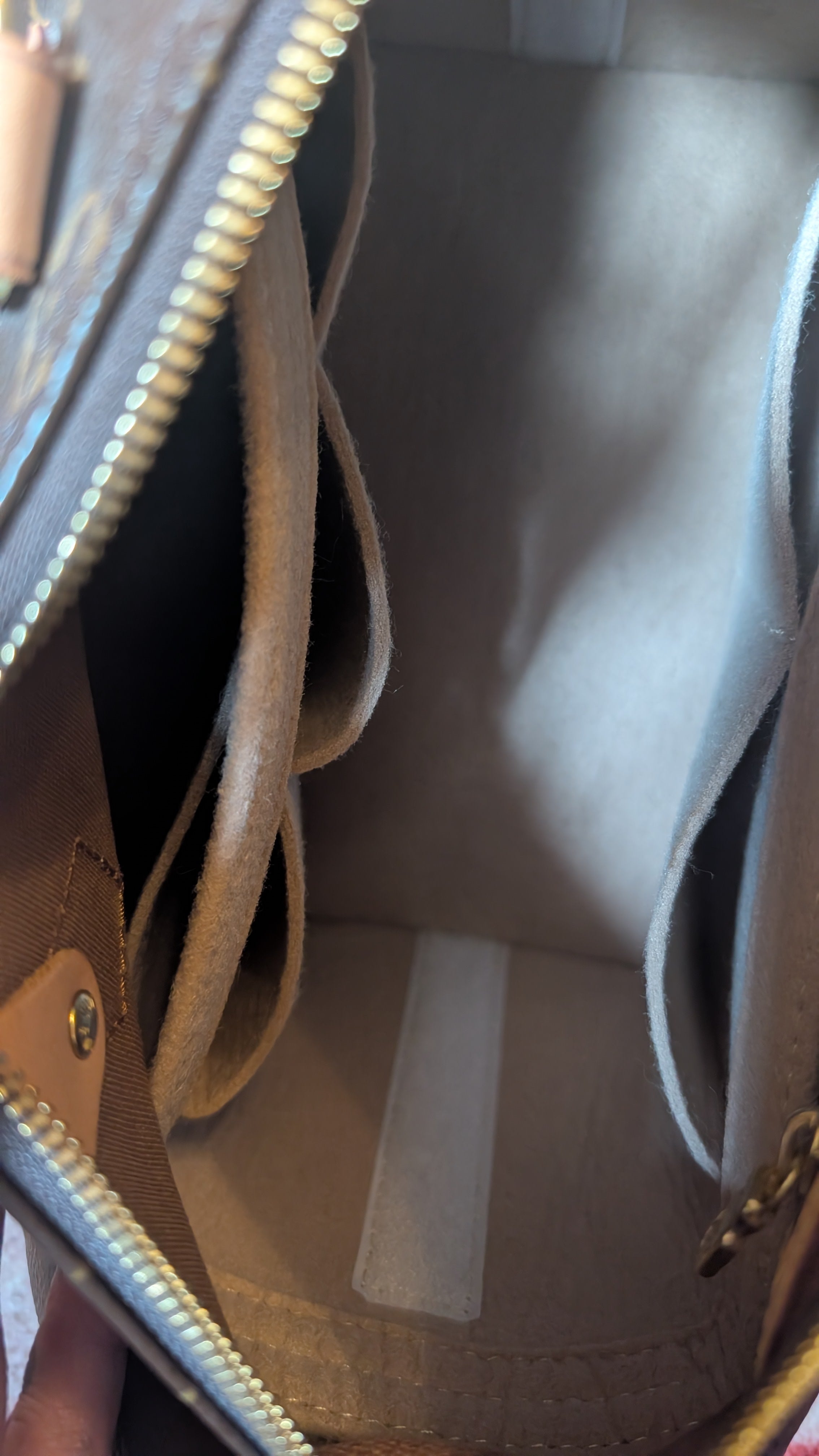 inside conditiin Pre-Owned Louis Vuitton Speedy 25 Bandoulière – Monogram Canvas