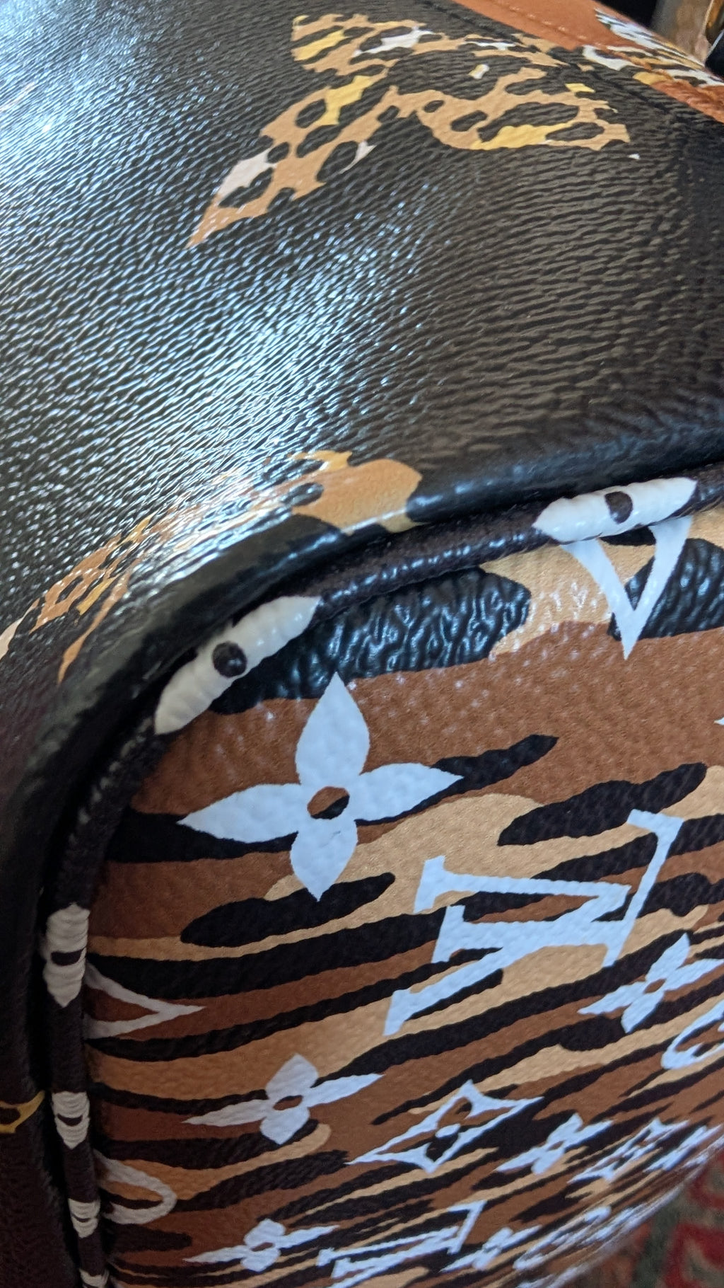 corner 1 Pre-Owned Louis Vuitton Jungle Neverfull MM Limited Edition with Matching Pouch