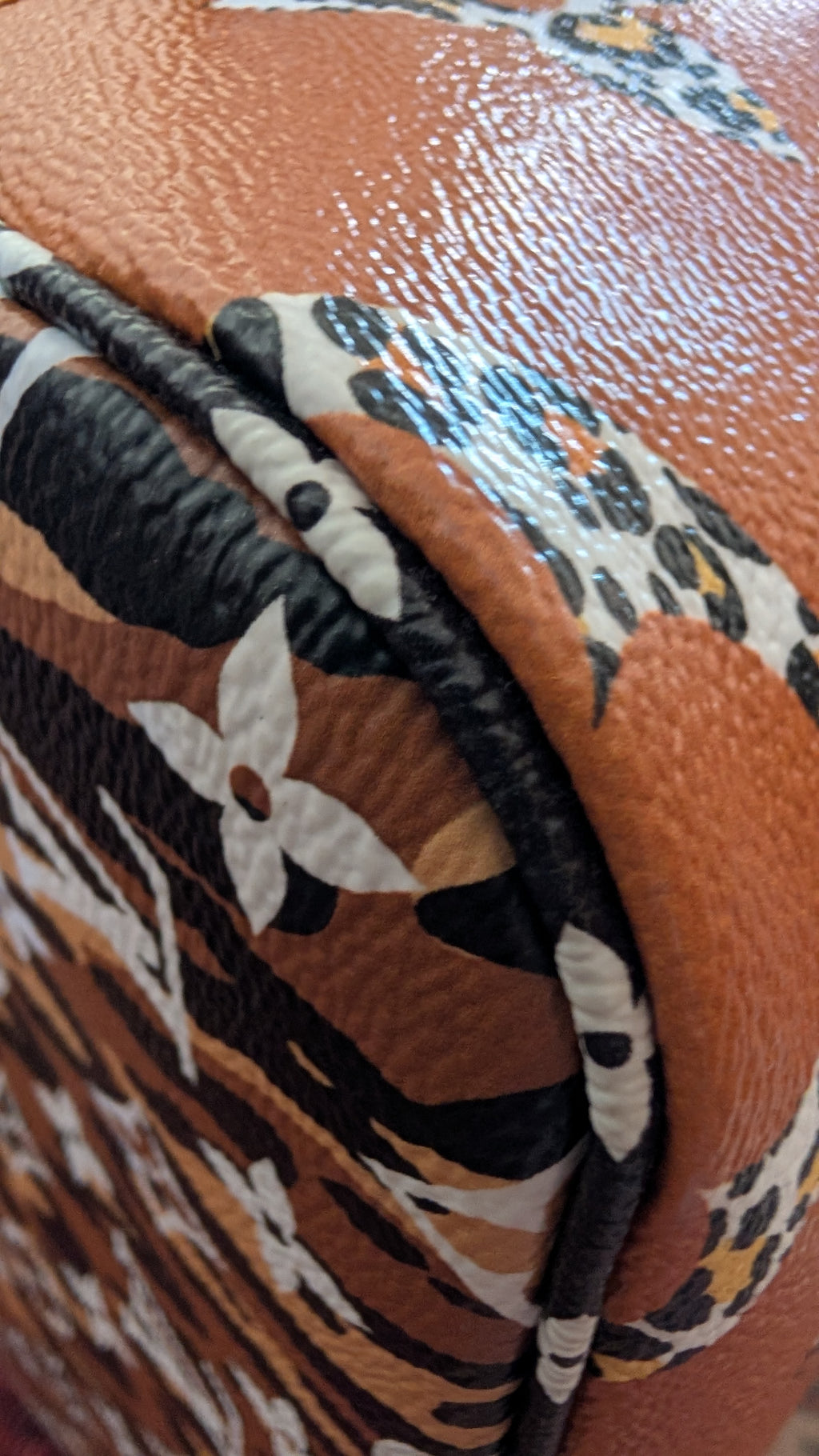corner 2 Pre-Owned Louis Vuitton Jungle Neverfull MM Limited Edition with Matching Pouch