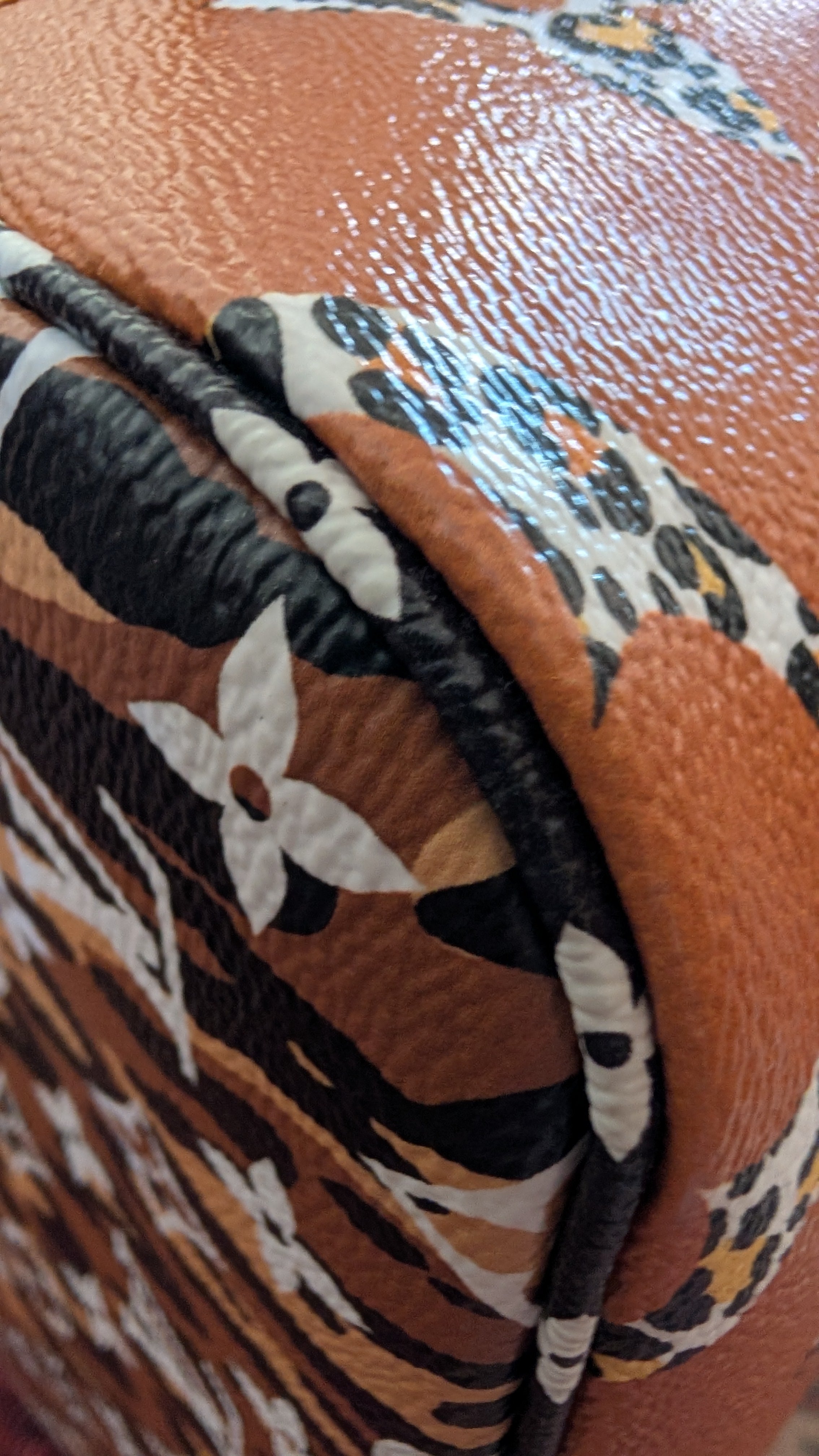 corner 2 Pre-Owned Louis Vuitton Jungle Neverfull MM Limited Edition with Matching Pouch