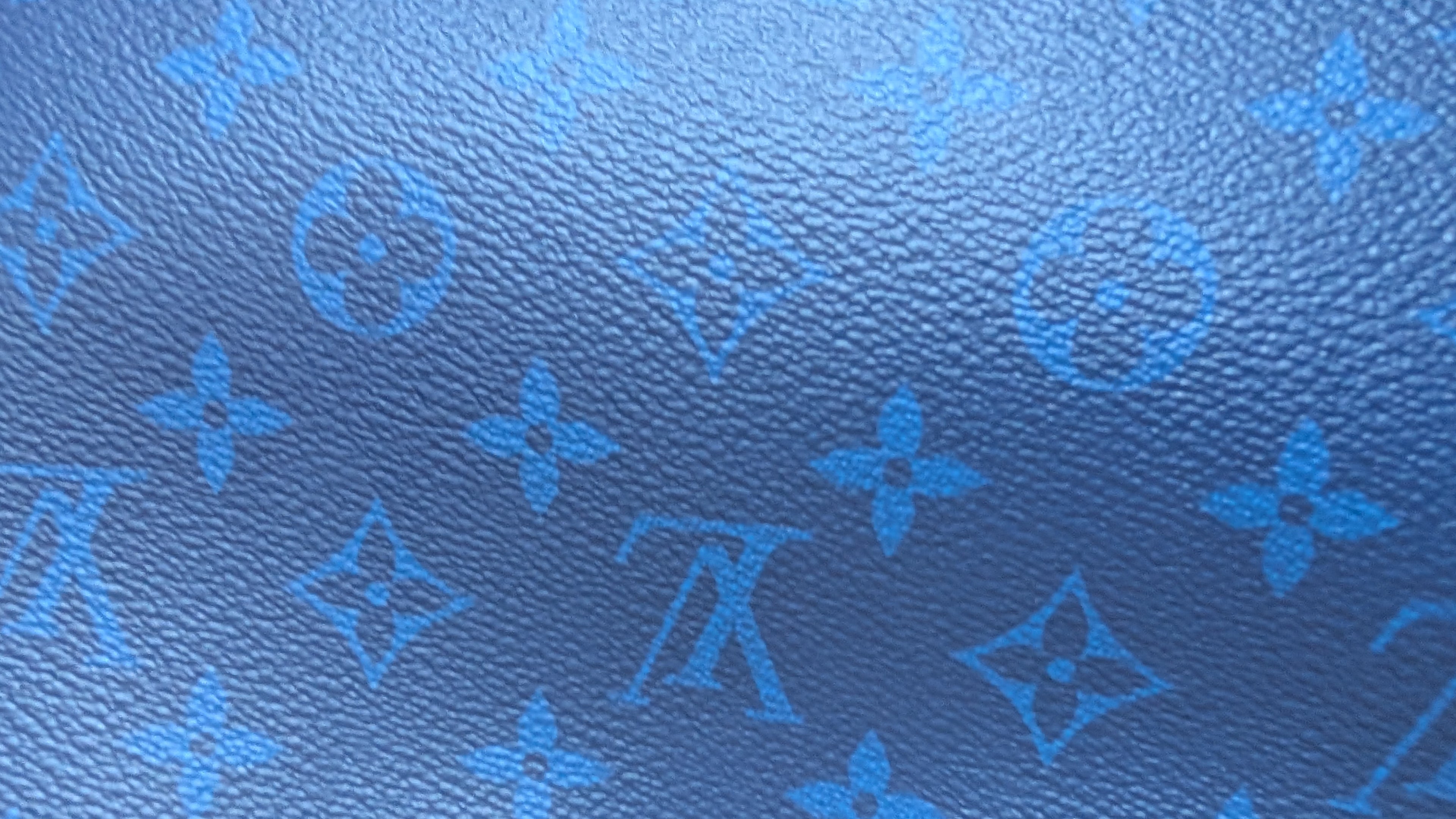 canvas Louis Vuitton Outdoor Messenger – Blue Taïga Leather &amp; Monogram Eclipse Blue