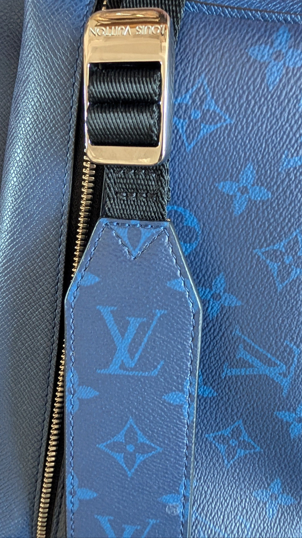 strap Louis Vuitton Outdoor Messenger – Blue Taïga Leather ; Monogram Eclipse Blue