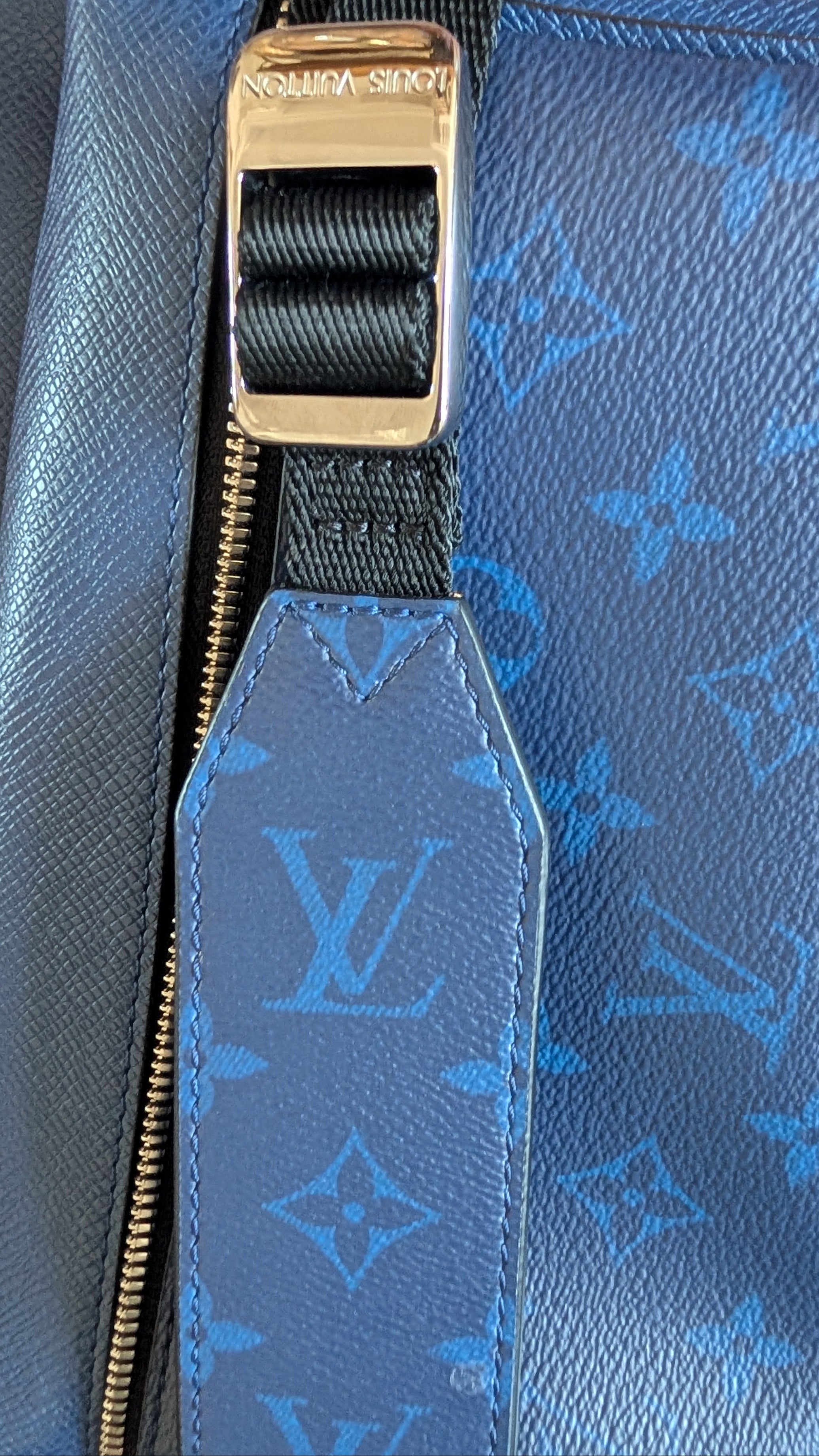 strap Louis Vuitton Outdoor Messenger – Blue Taïga Leather ; Monogram Eclipse Blue