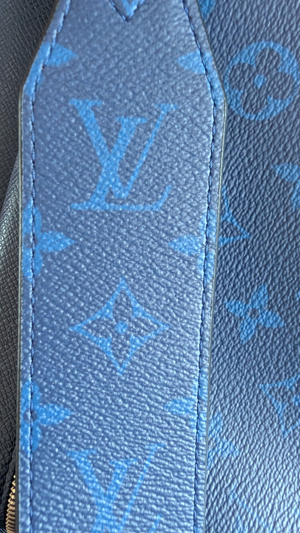 strap Louis Vuitton Outdoor Messenger – Blue Taïga Leather Monogram Eclipse Blue