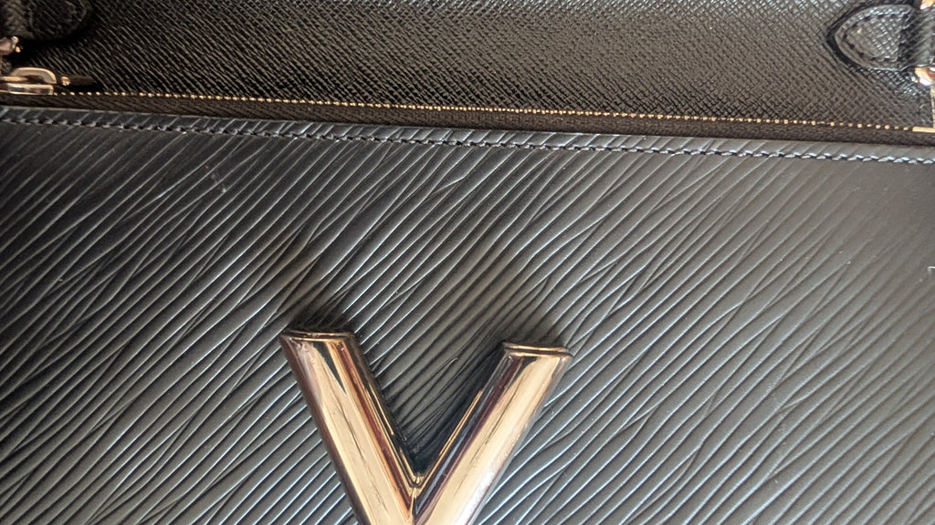 close up Pre-Owned Louis Vuitton Twist Wallet on Chain (WOC) – Epi Leather – Limited Edition Stickers world tour– Full Set