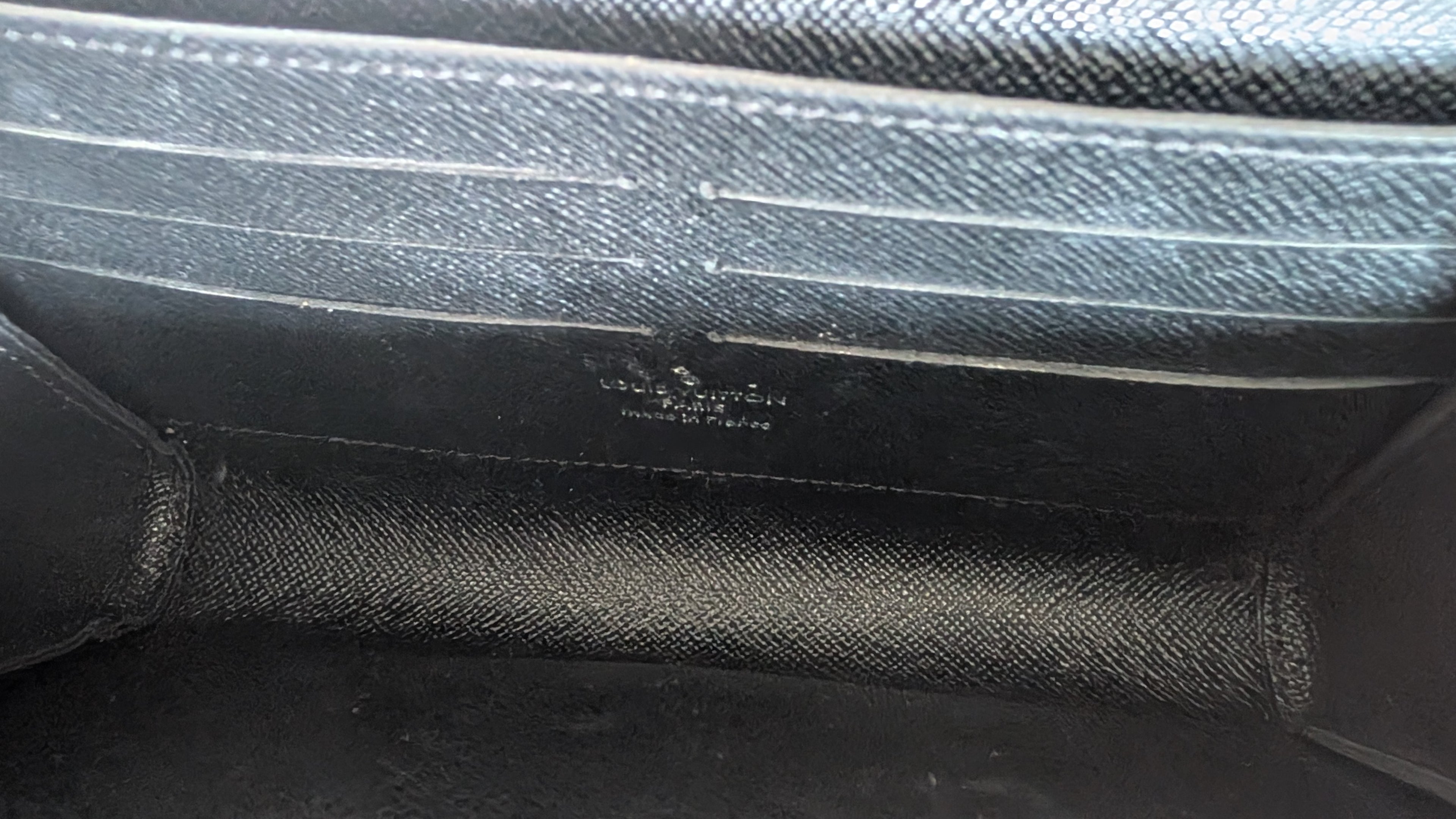 inside Pre-Owned Louis Vuitton Twist Wallet on Chain (WOC) – Epi Leather – Limited Edition Stickers world tour– Full Set