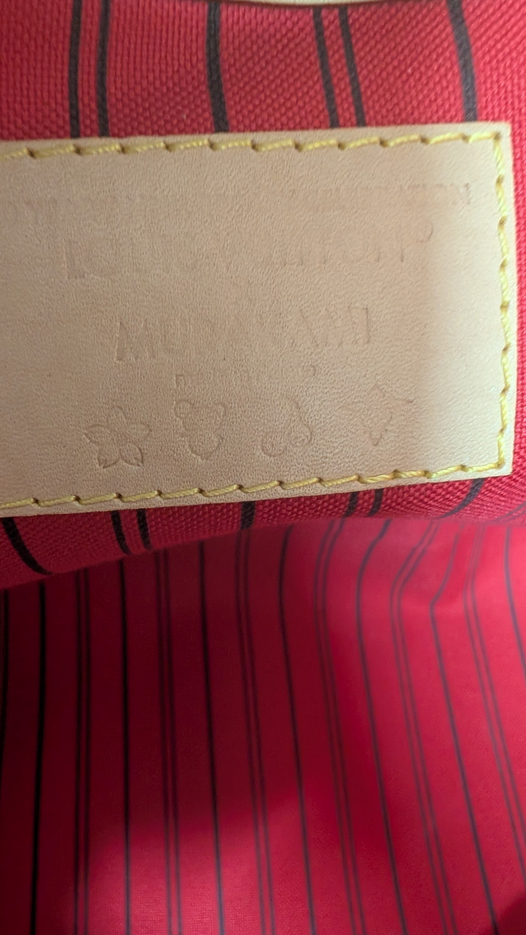 badge Pre-Owned Louis Vuitton x Takashi Murakami Cherry Neverfull MM Tote Bag with Pouch