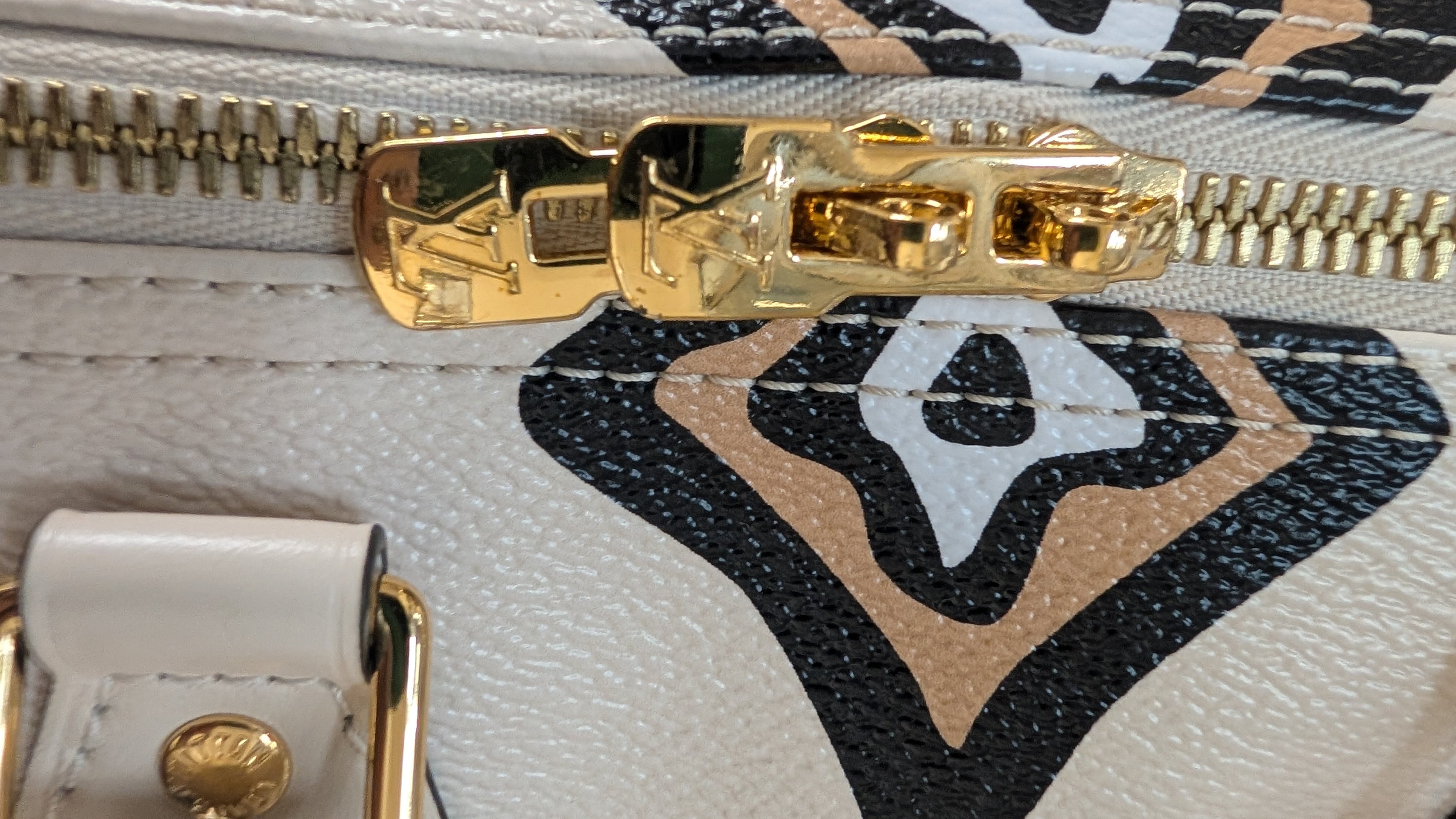 zip Pre-Owned Louis Vuitton Speedy Bandouliere 25 Wild At Heart Bag - Full Set