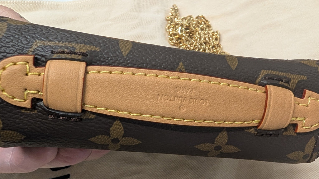 handle Pre-Owned Louis Vuitton Micro Metis Bag