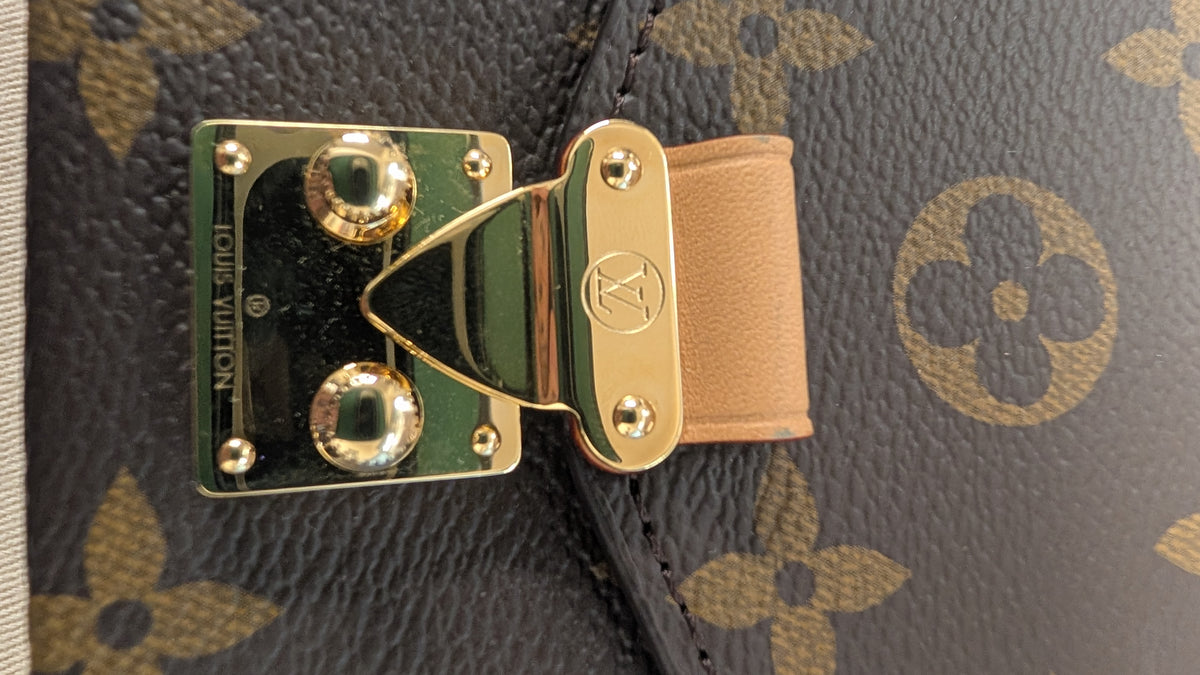 hardware Pre-Owned Louis Vuitton Micro Metis Bag