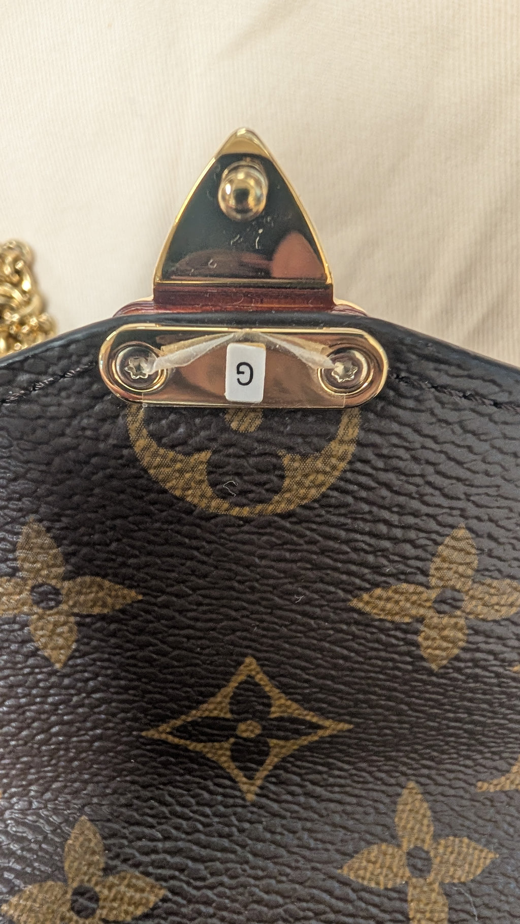 inside clasp Pre-Owned Louis Vuitton Micro Metis Bag