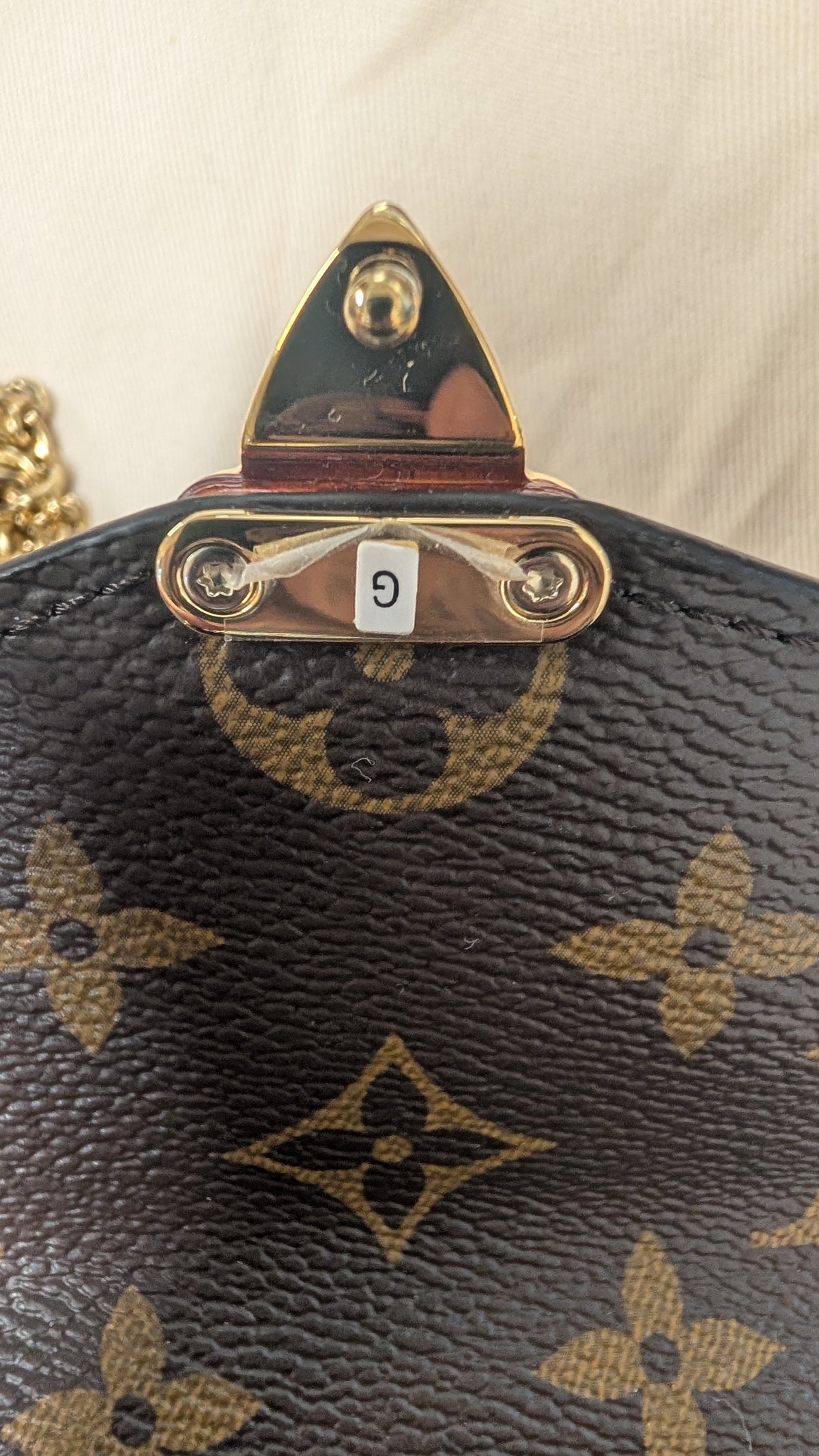 inside clasp Pre-Owned Louis Vuitton Micro Metis Bag