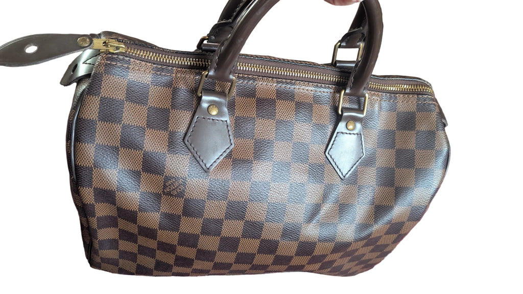 side of Pre-Owned Louis Vuitton Speedy 30 Damier Ebene