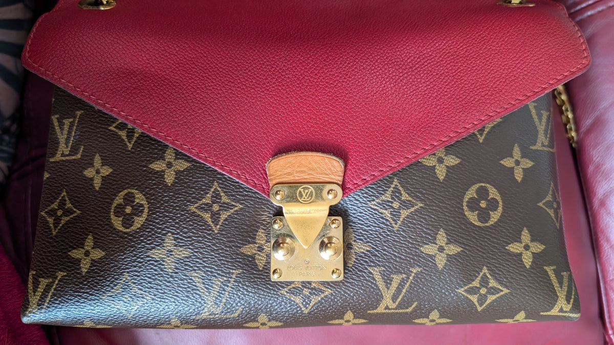 A Louis Vuitton handbag featuring a brown monogram canvas body with a vibrant pink leather flap and a gold-tone turn-lock closure. Pre-Owned Louis Vuitton Pallas Chain Monogram Canvas Shoulder Bag – Cerise Red – M41201