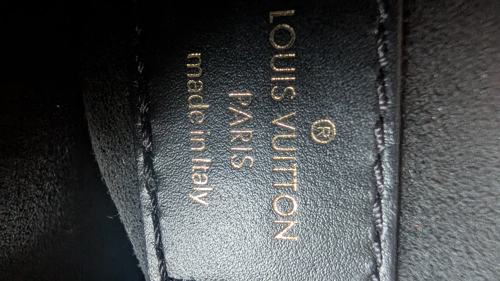 Close-up of a black leather Louis Vuitton product with gold embossed text reading 'LOUIS VUITTON', 'PARIS', and 'made in Italy'. Pre-Owned Louis Vuitton Vavin PM Damier Ebene / Crème – N40113