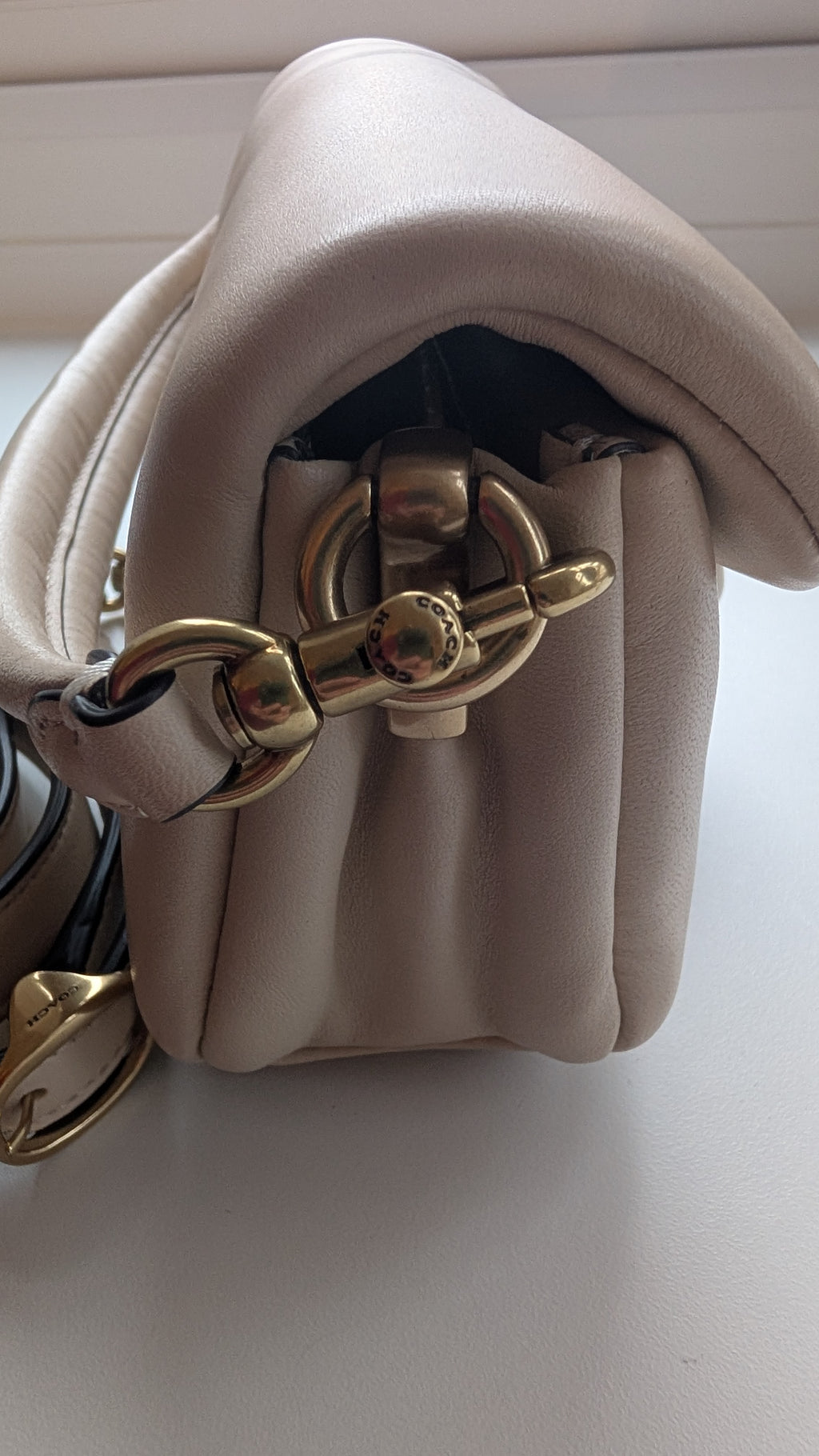 side condition Pre-Owned Coach Pillow Tabby Shoulder Bag – Cream/Ivory Leather