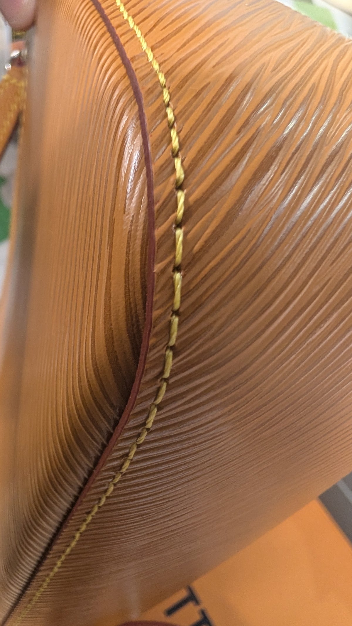 corner condition Pre-Owned Louis Vuitton Marelle Shoulder & Crossbody Bag – Caramel Epi Leather