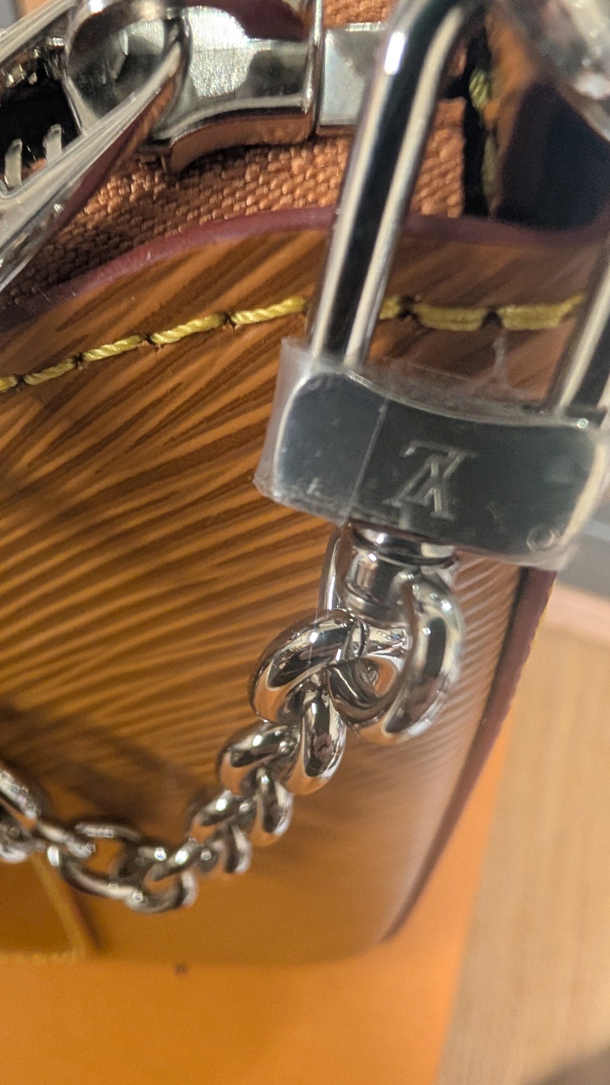 Pre-Owned Louis Vuitton Marelle Shoulder & Crossbody Bag – Caramel Epi Leather strap condition