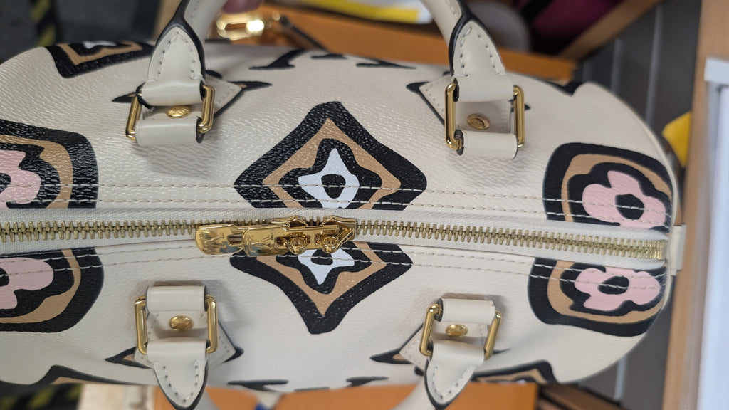 Pre-Owned Louis Vuitton Speedy Bandouliere 25 Wild At Heart Bag - Full Set