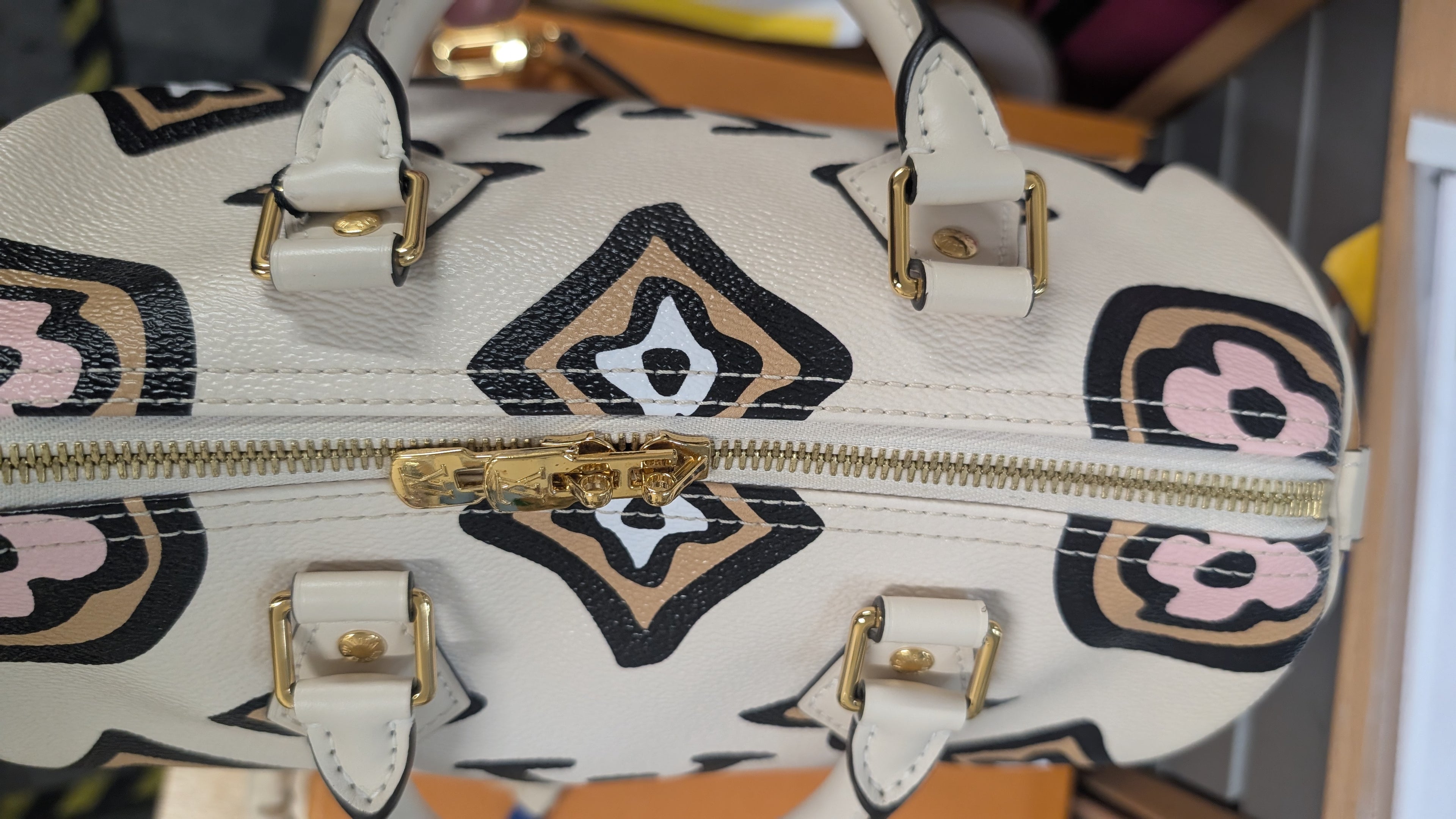 Pre-Owned Louis Vuitton Speedy Bandouliere 25 Wild At Heart Bag - Full Set
