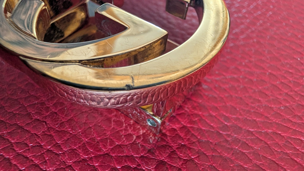 clasp mark corner 3 Pre-Owned Red Gucci GG Interlocking Crossbody Bag