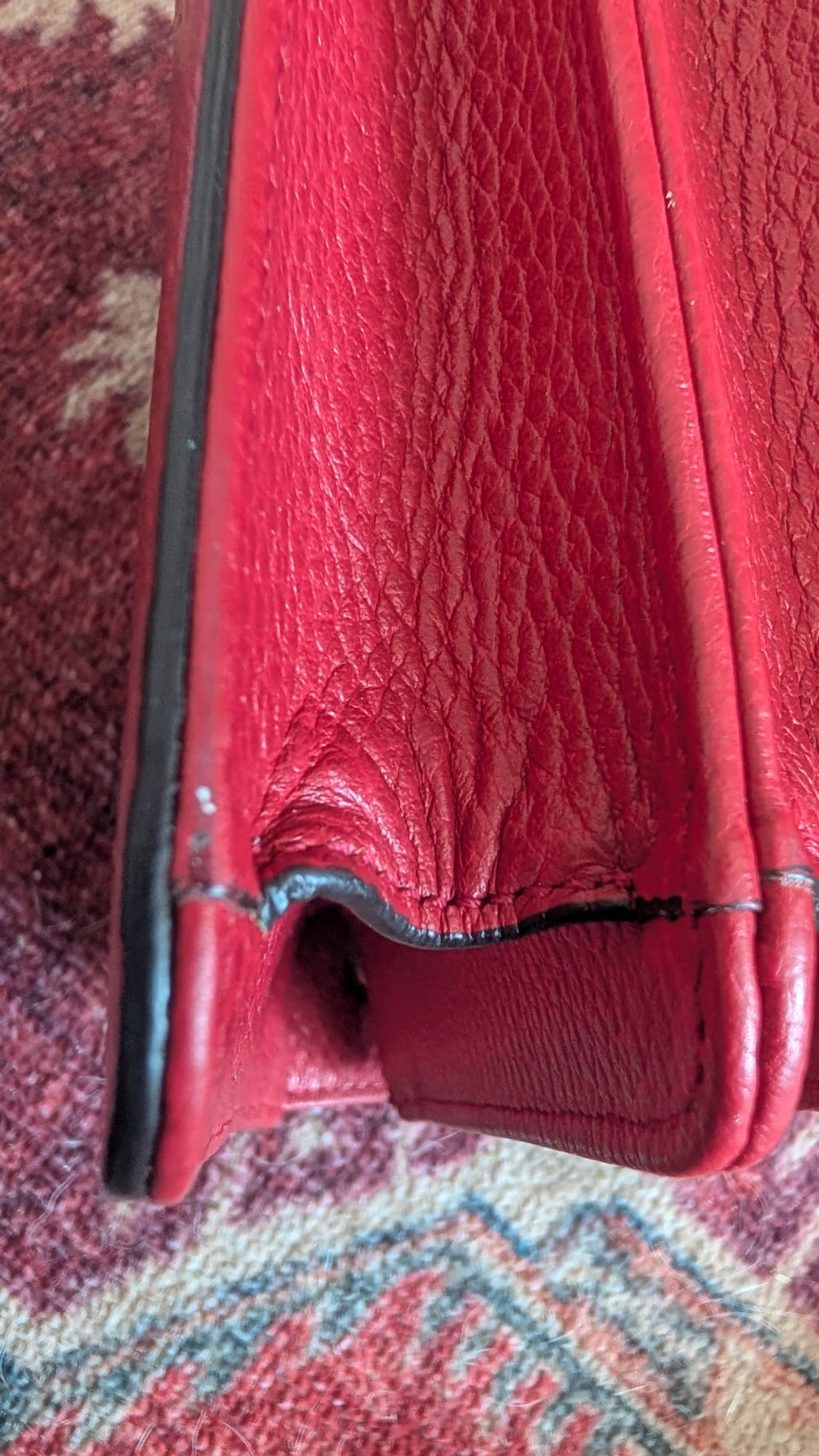 corner 2 Pre-Owned Red Gucci GG Interlocking Crossbody Bag